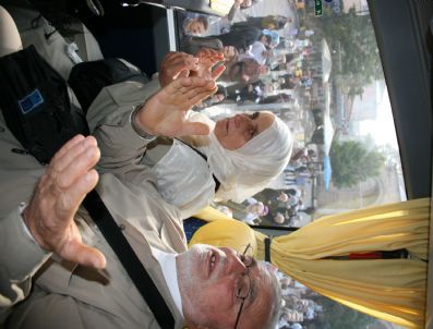 Düzceli Hacı Adayları Dualarla Kutsal Topraklara Uğurlandı