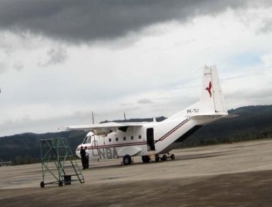 Endonezya’da 18 Kişiyi Taşıyan Uçak Düştü