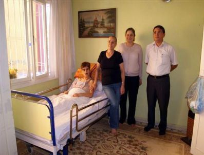 Evde Sağlık Birimi Hastayı Sevindirdi
