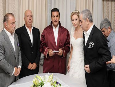 Tatlıses'in nikah fotoğrafında dikkat çeken ayrıntı