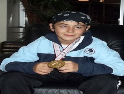 İhlas Koleji Öğrencisi Eskrim`de Türkiye Şampiyonu Oldu