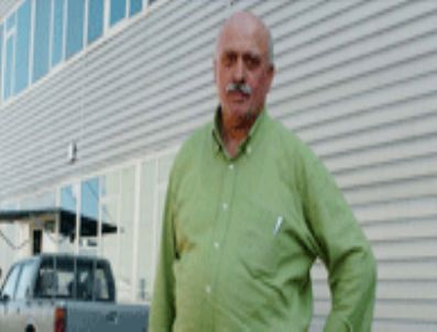 İşçi bulamayan patron önlüğü giydi