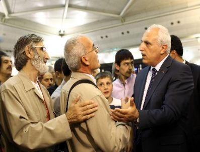 İstanbullu Hacı Adayları Dualarla Uğurlandı