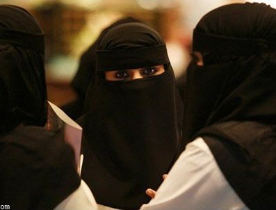 Minarenin ardından sıra peçede