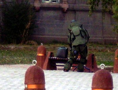 Kars`ta İki Ayrı Yerde Şüpheli Çanta Paniği