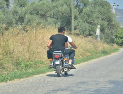 Kasksız Sürücülerin Tehlikeli Yolculuğu