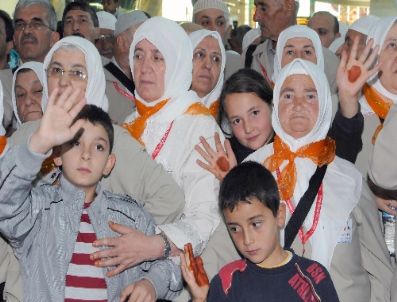 Kutsal Topraklara Gidecek İlk Kafile Yola Çıktı