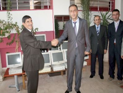 Milli Eğitime 10 Bilgisayar Hibe Ettiler