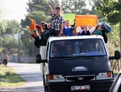 KÖKSAL ŞAKALAR - Öğrenciler ve Veliler Kamyonet Kasasında Hak Arayışına Çıktı