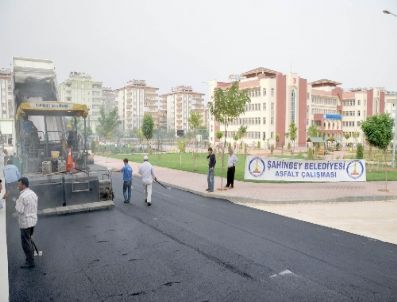 Şahinbey Belediyesi Okulların Bahçesini Asfaltlıyor
