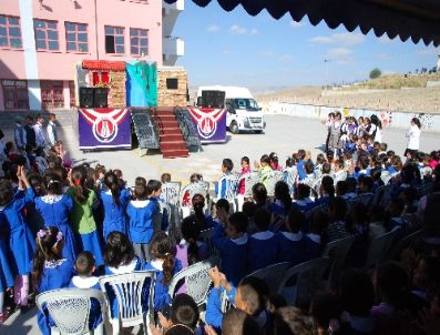 Sincanlı Çocuklar Tiyatro İle Eğlenirken Bilinçleniyor