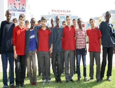 Somalili Öğrenciler Kılıçaslan Lisesi’nde Okuyacak