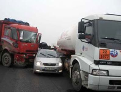 TEM'de zincirleme kaza