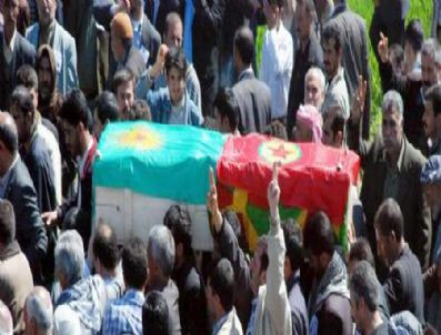 Teröristin Cenazesinde Pkk Lehine Slogan Atan Çobana 1 Yıl Hapis