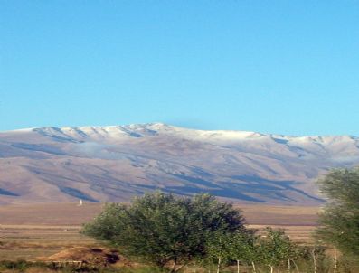 Van`da Yılın İlk Karı Düştü