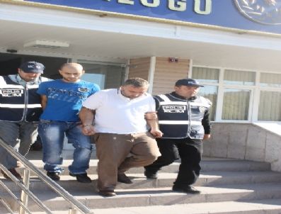 Yol Üzerinde 15 Kilo Esrar Ele Geçirildi