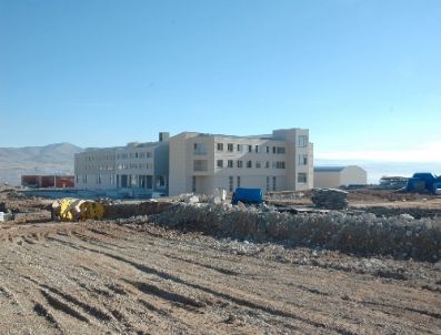 Ahi Evran Üniversitesi’nin Yeni Kampüs Alanının Kapı ve Çevre Duvarı Yapılacak