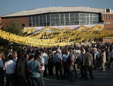 Bdp`liler, Kongrenin Yapılacağı Salona Gelmeye Başladı