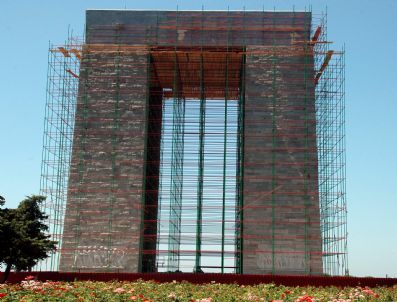 Çanakkale Şehitler Abidesi’nde Bakım Çalışması Sürüyor