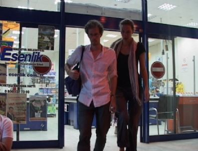 Fransız Turistler Yumruklu Saldırıya Uğradı