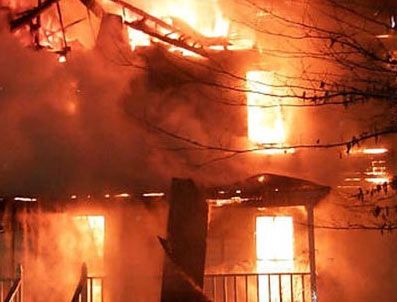 İzmir`de Ev Yangını