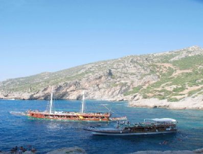 Kara Mağara Sahilleri Antalya`yı Aratmıyor