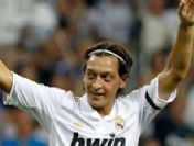 Mesut üç attı, Almanya farka gitti
