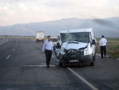 Muş`ta Trafik Kazası: 1 Ölü, 3 Yaralı
