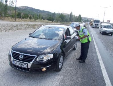 Polis, Dönüş Yolundaki Sürücüleri Tatlı Tatlı Uyardı
