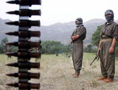 Hakkari'de 2 kadın terörist teslim oldu