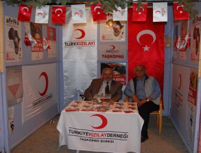 Türk Kızılayı`ndan Afrika`ya Yardım Standı