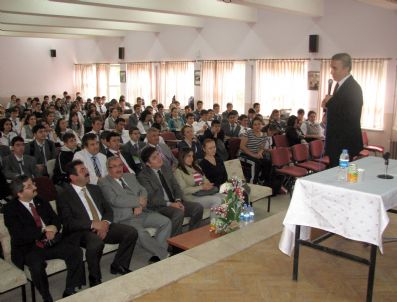 Ak Parti'li Bostancı'dan Lisede Konferans