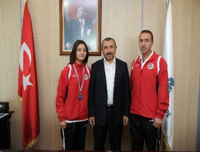 Altın Kız Kübra Türkiye’nin Gururu Oldu