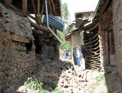 Artçı Depremler Köylüyü Endişelendirdi