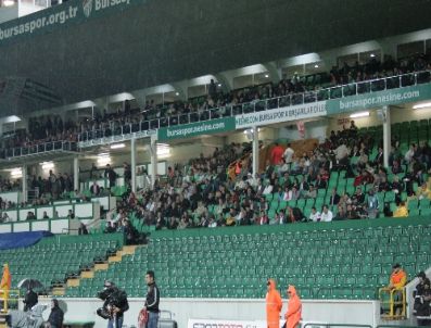 Bursaspor, Tarihinde İlk Kez Boş Tribünlere Oynadı