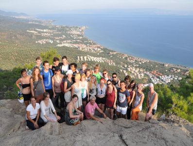 ZEUS - Çekinerek Geldikleri Türkiye`den Ayrılmak İstemediler