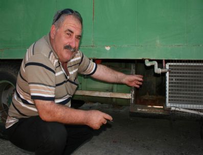 ŞAFAK SEZER - Hırsızlar Cenaze Yıkama Aracının Aküsünü Çaldı