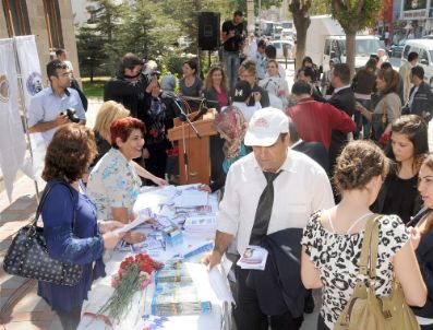 Kanserde Erken Tanıya Dikkat İçin Stant Açtılar