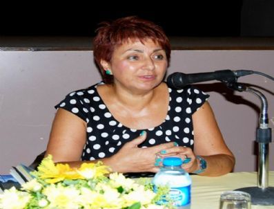 Buket Uzuner Ayvalıklılarla Buluştu