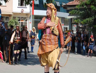 Deprem Mağduru Simav'da Kurtuluş Coşkusu