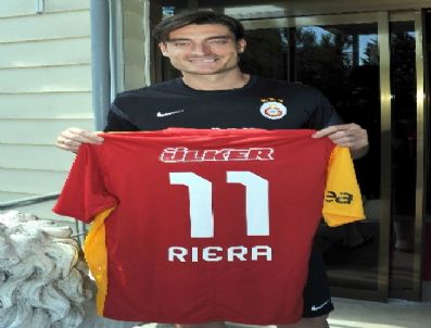 BORDEAUX - İstanbul'a Gelen Albert Riera, Florya'da Terim ve Oyuncularla Tanıştı