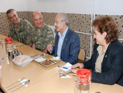 Kılıçdaroğlu Aktütün 5. Hudut Tabur Komutanlığı'nda