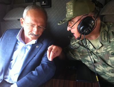 CHP lideri askerlerle bayramlaştı