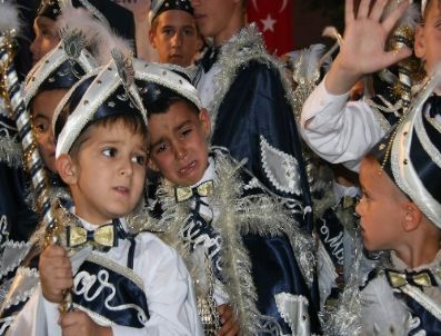 Osmanlı’nın Torunları Üsküp’te Erkekliğe İlk Adımı Attı