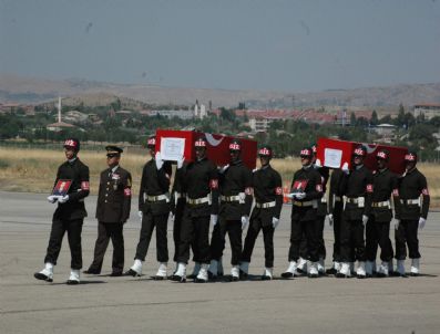 MUSTAFA TAŞKESEN - Tunceli`de Şehit Olan Askerler İçin Elazığ`da Tören Yapıldı