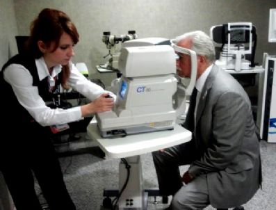 Aldırmaz 39 Yıllık Gözlüğüne Veda Etti