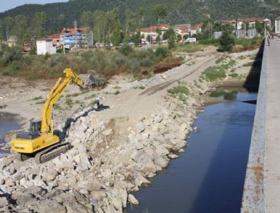 Belediye Köprüde Çalışma Başlattı