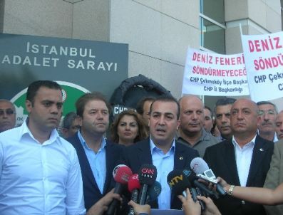 Chp'liler, Deniz Feneri Soruşturmasıyla İlgili Adliyeye Siyah Çelenk Bıraktı