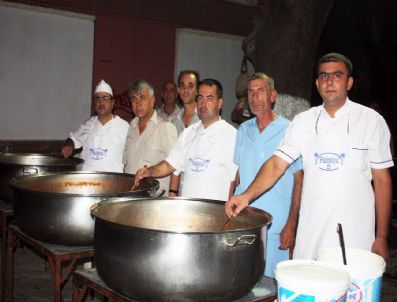 Edremit Belediyesi’nden Sıcak Yemek, Gıda ve Giyim Yardımı