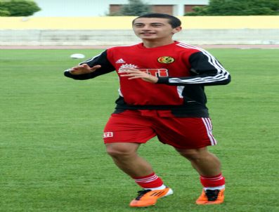 MEHMET BOZTEPE - Eskişehirspor'da 26 Numaralı Forma Genç Futbolcu Nuri Fatih Aydın'a Verildi